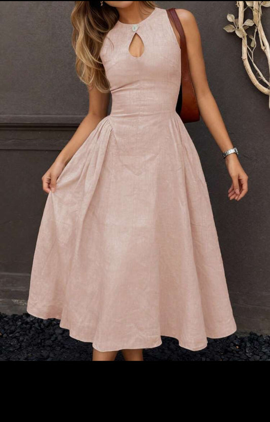 Vestido Midi Rosa con Corte Keyhole